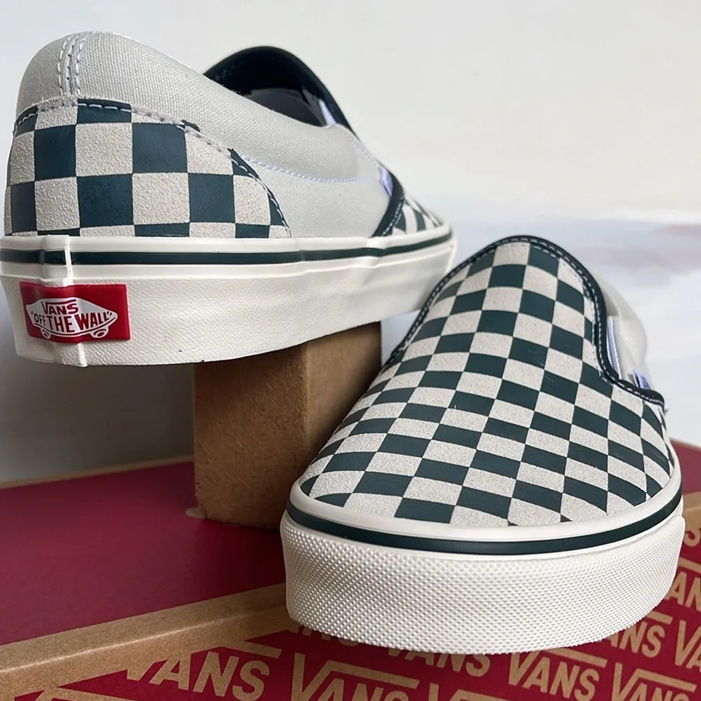 Vans WMNS Classic Slip-On
Checkerboard Green/True White
VN000BVZBGN
Sneakers - Picture 10 of 16